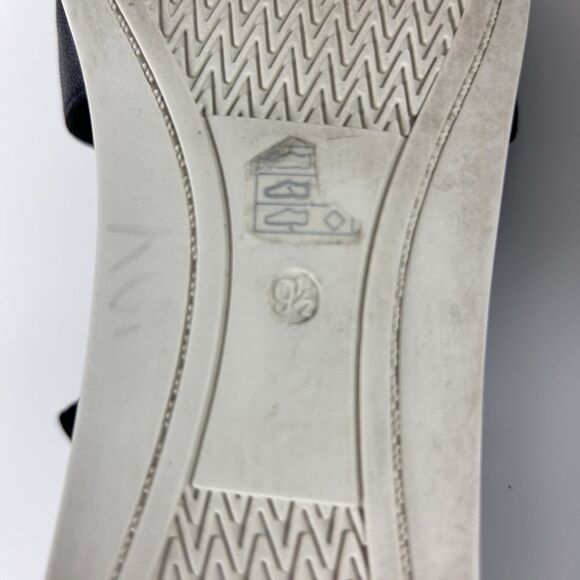 Eileen Fisher  Spree Sandal 9 1/2 Black Leather Flat Stretch Strap Closet Staple - Picture 8 of 9